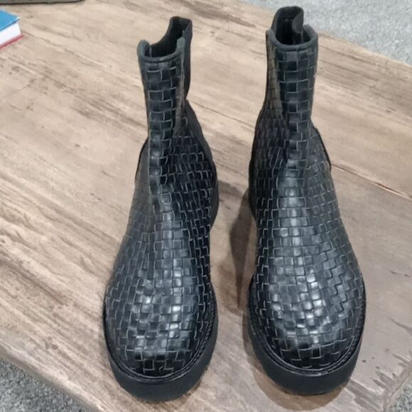 Stuart Weitzman 5050 Lift Woven Leather Bootie - Picture 4 of 8